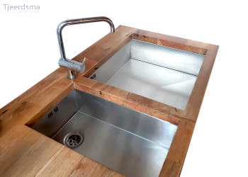Build in Sinks with Wooden Work Top